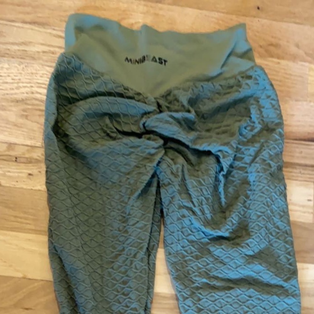 mini beast full length, olive, scrunch butt, V cut